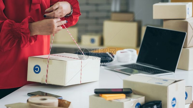 一份完整的网店装修设计公司报价表通常包括以下内容：