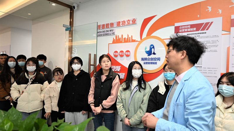 在选择代运营公司时，要关注其过往的案例和成功数据。可以从以下几个方面进行考察：